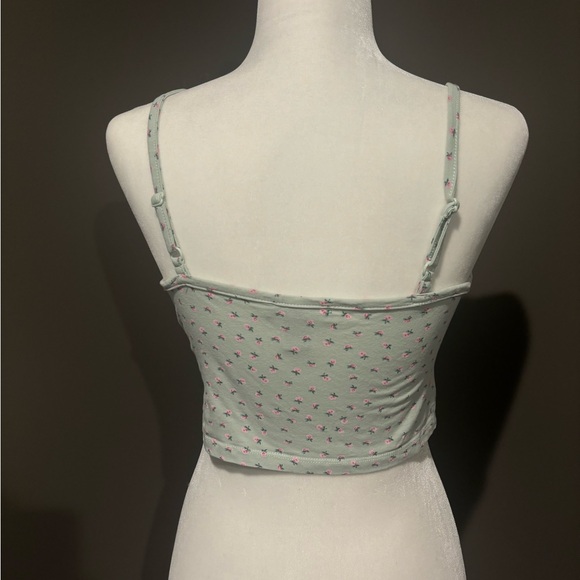 Cute green floral cropped tank - Picture 2 of 3